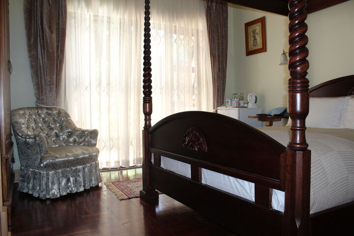 Room 4 of 13