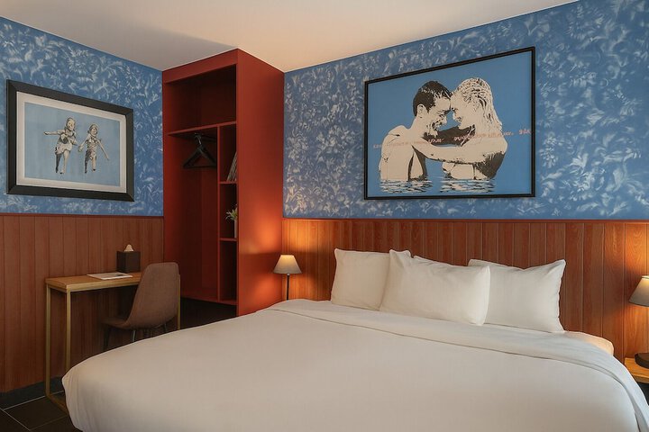Room 18 of 31