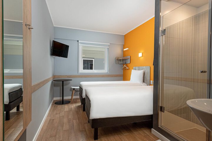 Room 6 of 36
