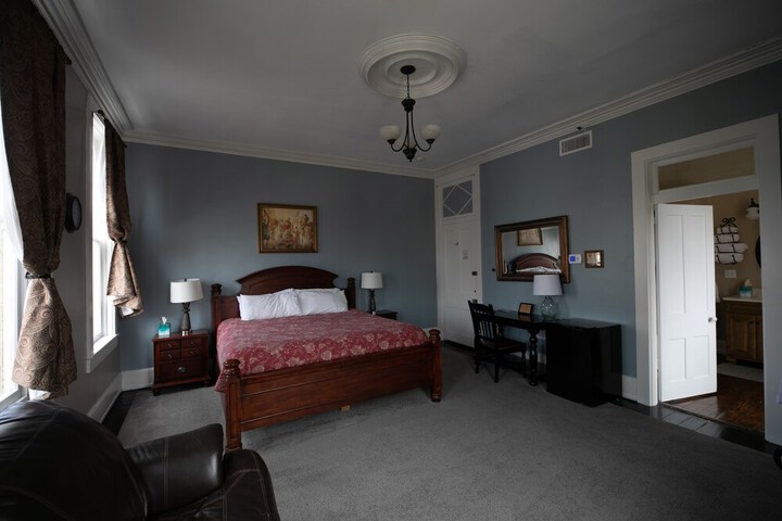 1 King Bed (23 of 40)