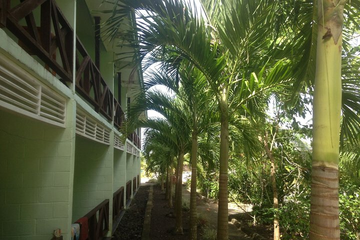 Hotel Exterior 27 of 32