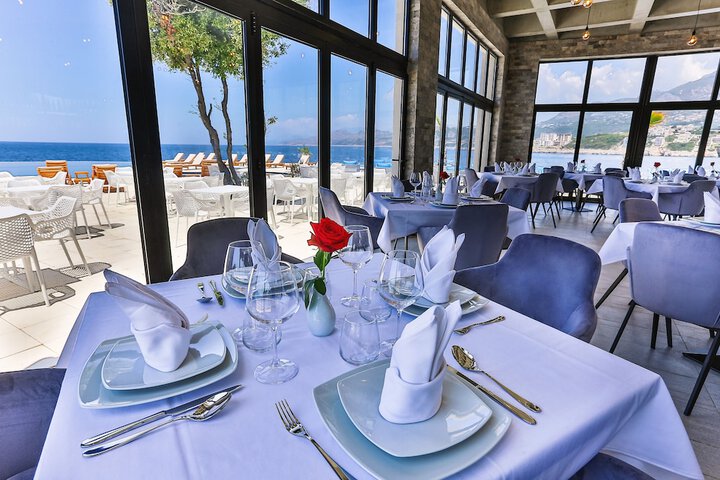 Dining 40 of 74