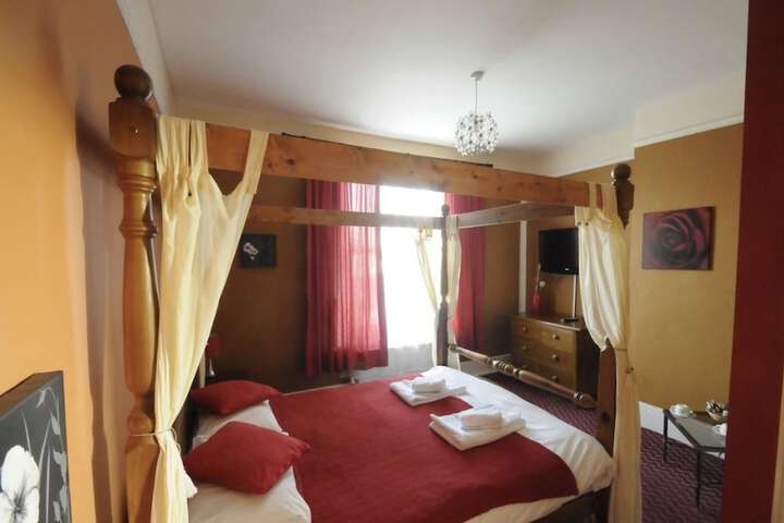 Room 3 of 18