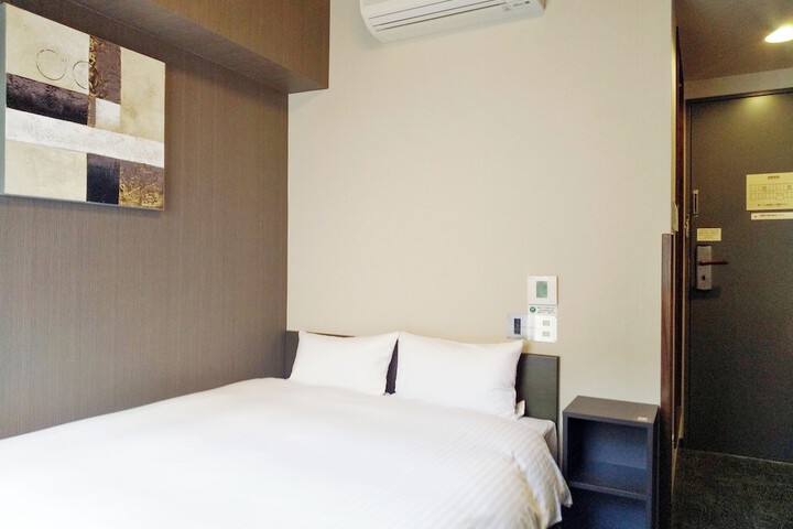 Room 8 of 27