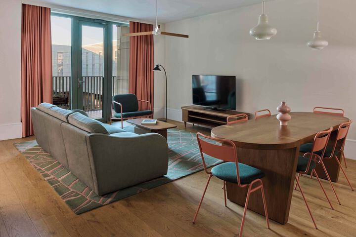 Room 10 of 68