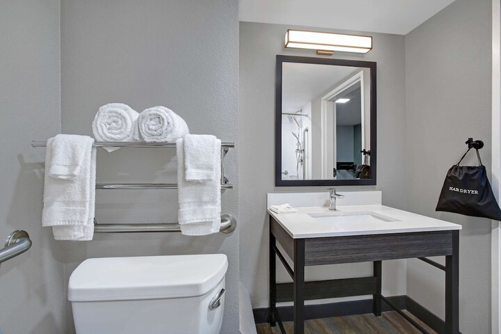 Room 27 of 33