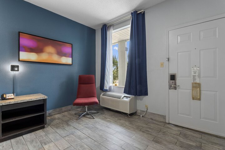 Room 14 of 26
