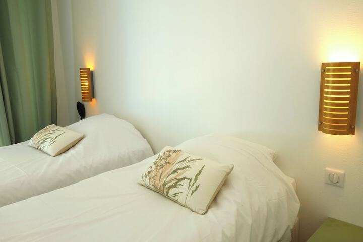 Room 12 of 52