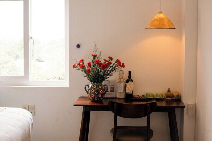 Room 6 of 9