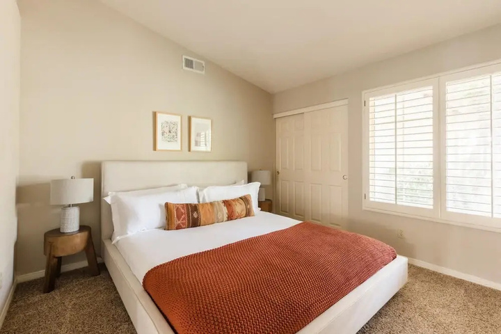 Room 2 of 22