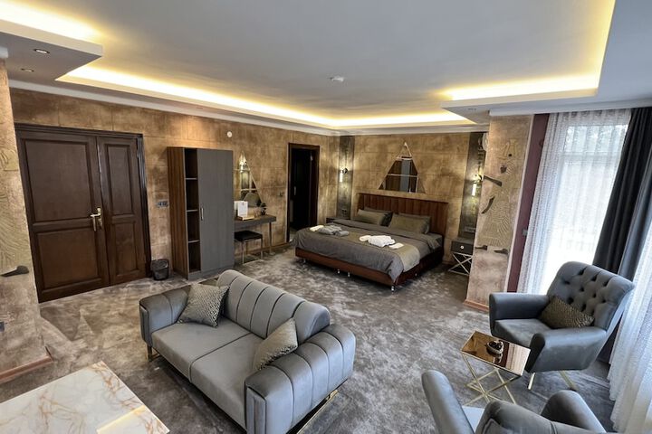 Room 34 of 71