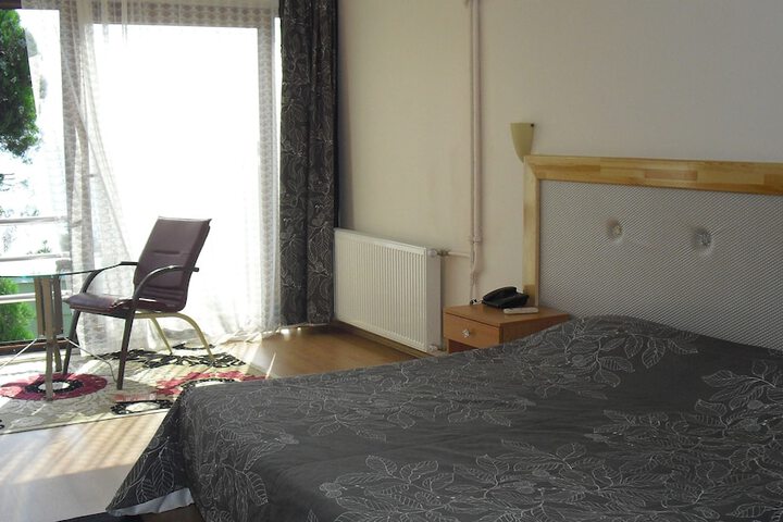Room 6 of 46