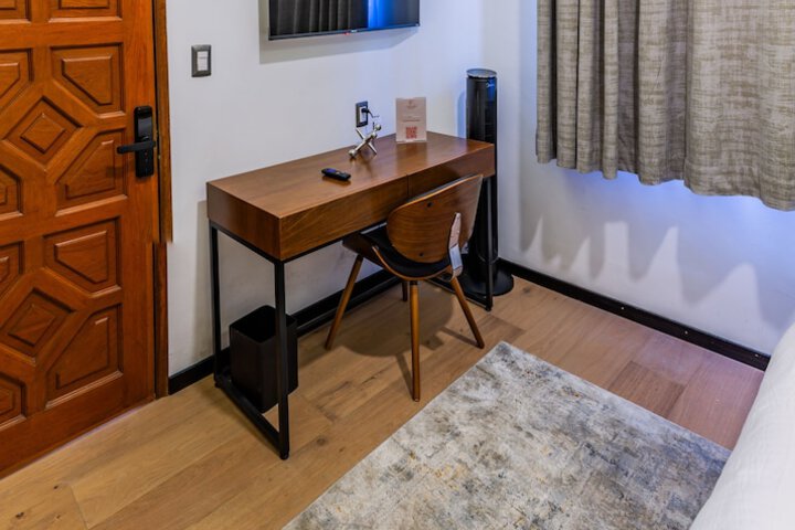 Room 43 of 329