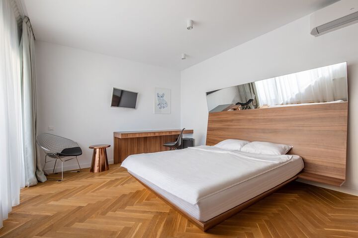 Room 3 of 37