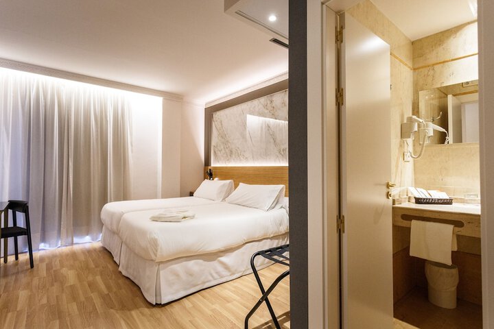 Room 34 of 60
