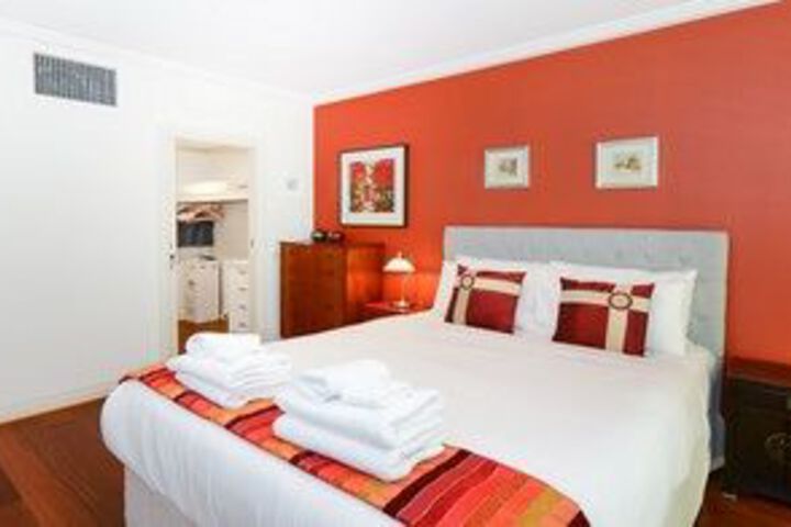 Room 4 of 15