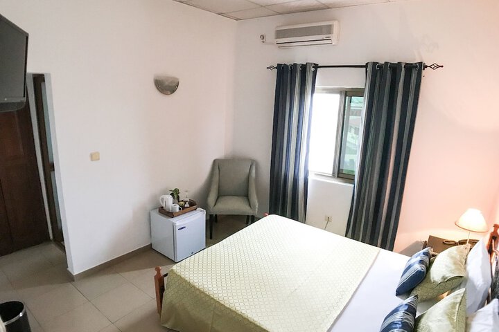 Room 12 of 18