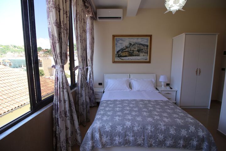 Room 6 of 47