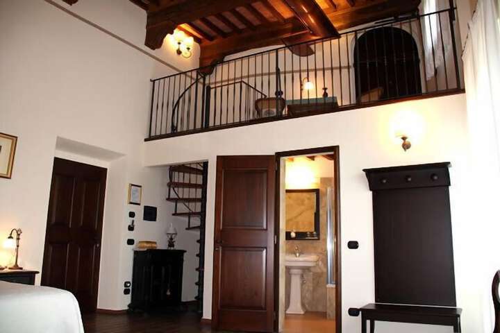 Room 9 of 61