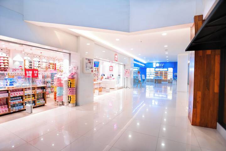 Gift Shop 74 of 125