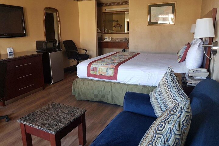 1 King Bed (8 of 14)