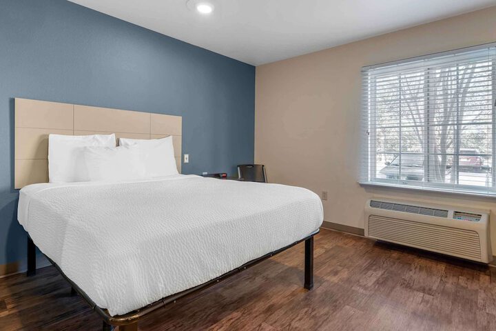 Standard Studio 1 Queen Bed (7 of 7)