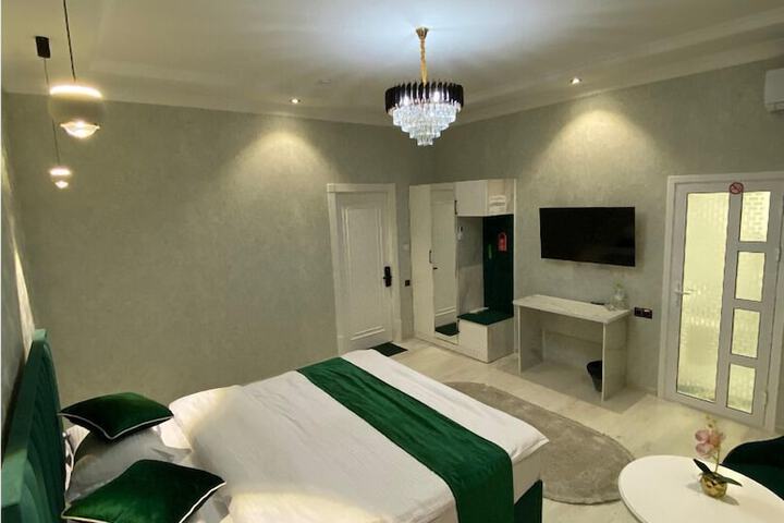 Room 8 of 19