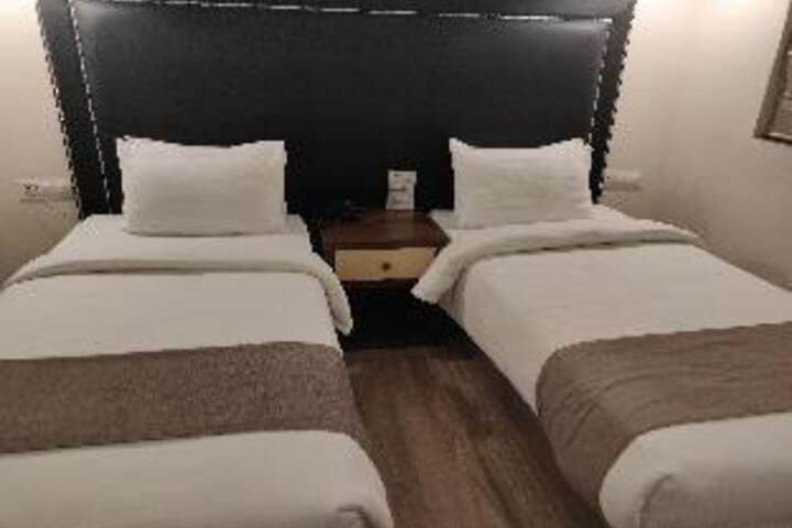 OYO 25040 Hotel Victoria