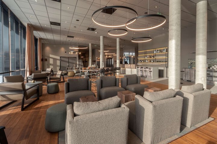 Lounge 67 of 78