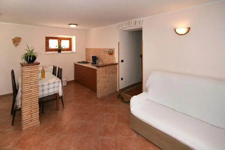 Room 4 of 7
