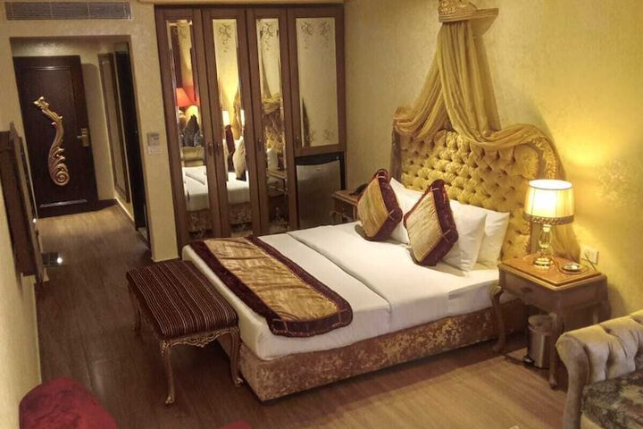 Room 32 of 94