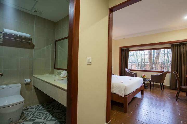 Room 8 of 105