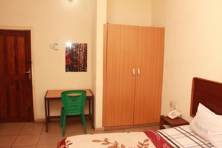 Room 8 of 21
