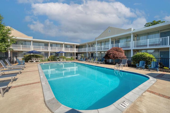 Pools & Facilities
