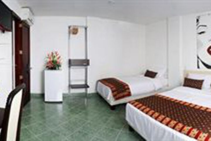 Room 12 of 34