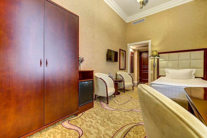 Room 25 of 96
