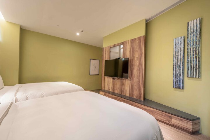 Room 35 of 93
