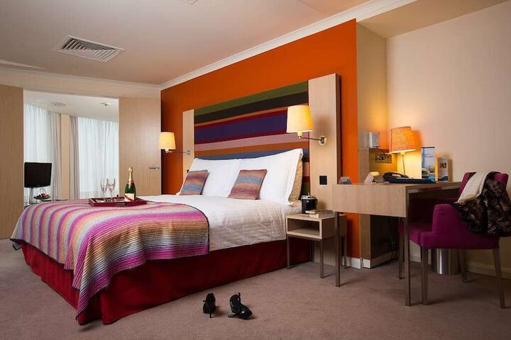 Room 32 of 118