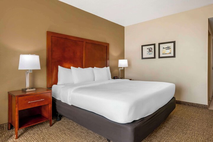 1 King Bed (26 of 35)