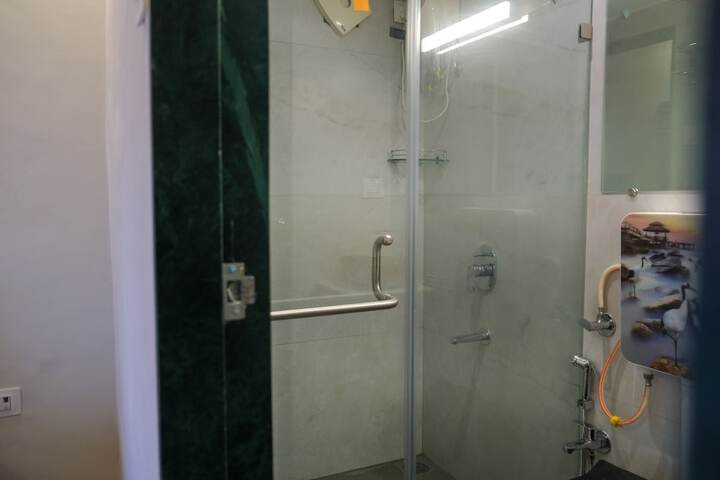 Room 12 of 23