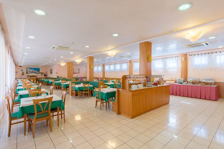 Dining 54 of 61
