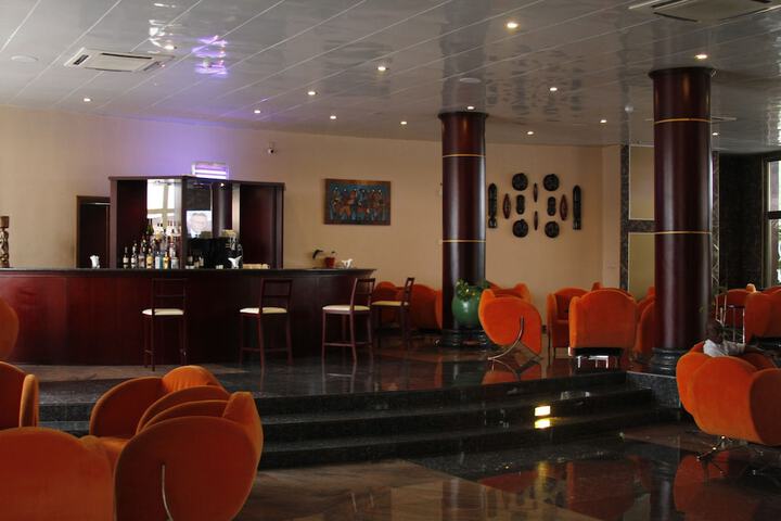 Lounge 29 of 34