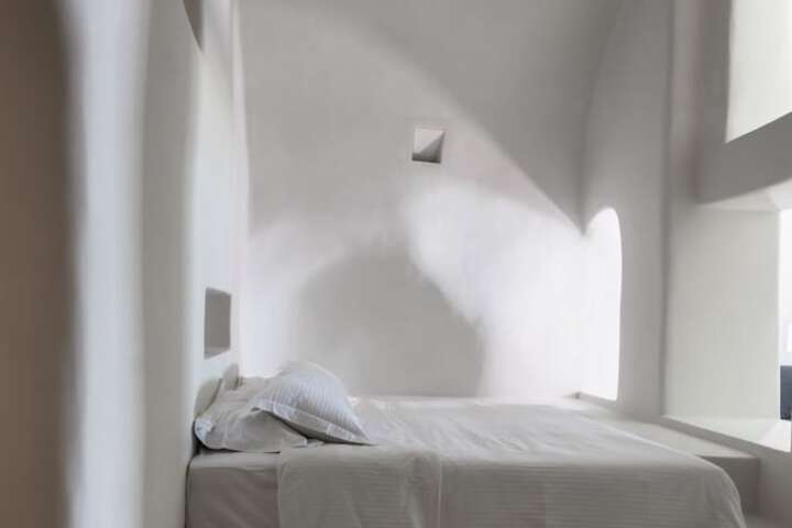Room 6 of 33