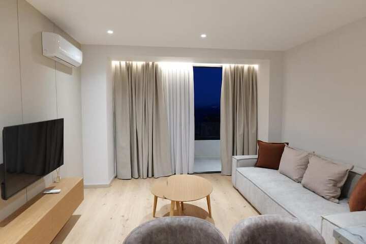 Room 33 of 87