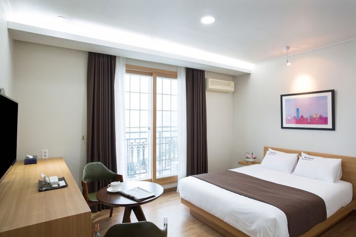 Room 32 of 32
