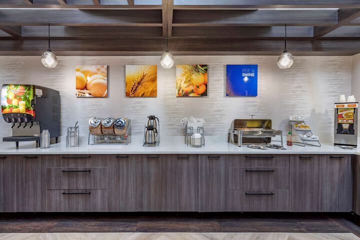 Breakfast area