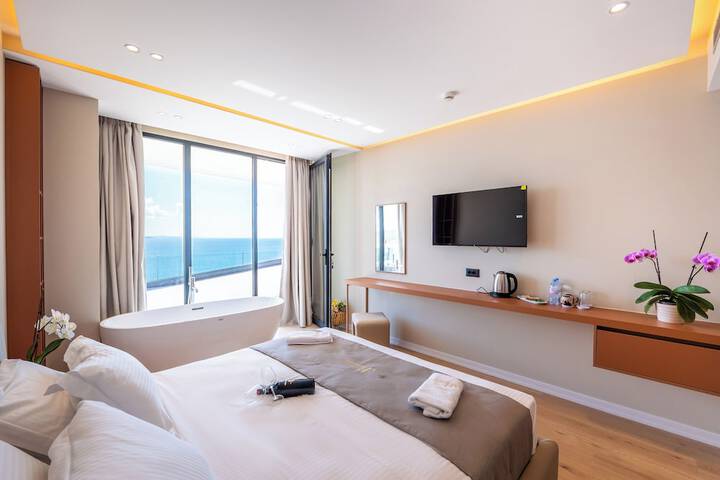 Room 4 of 76