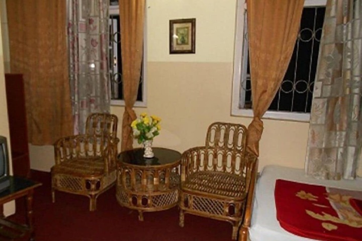 Room 4 of 8