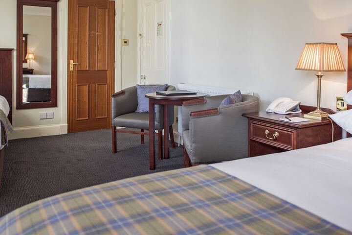 Room 40 of 153
