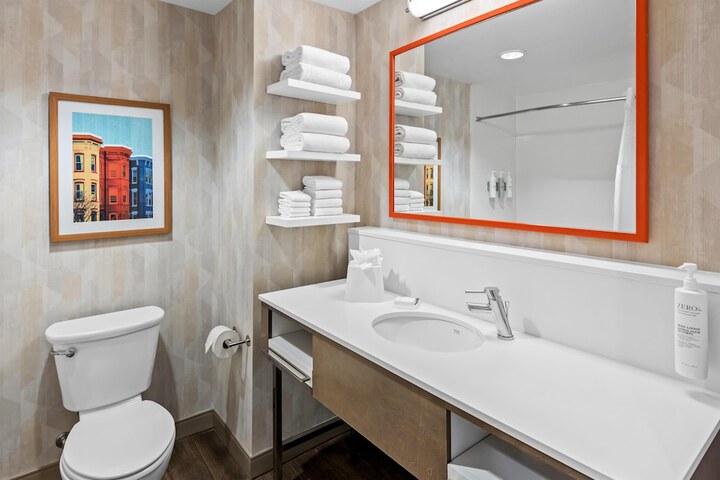 Room 15 of 28